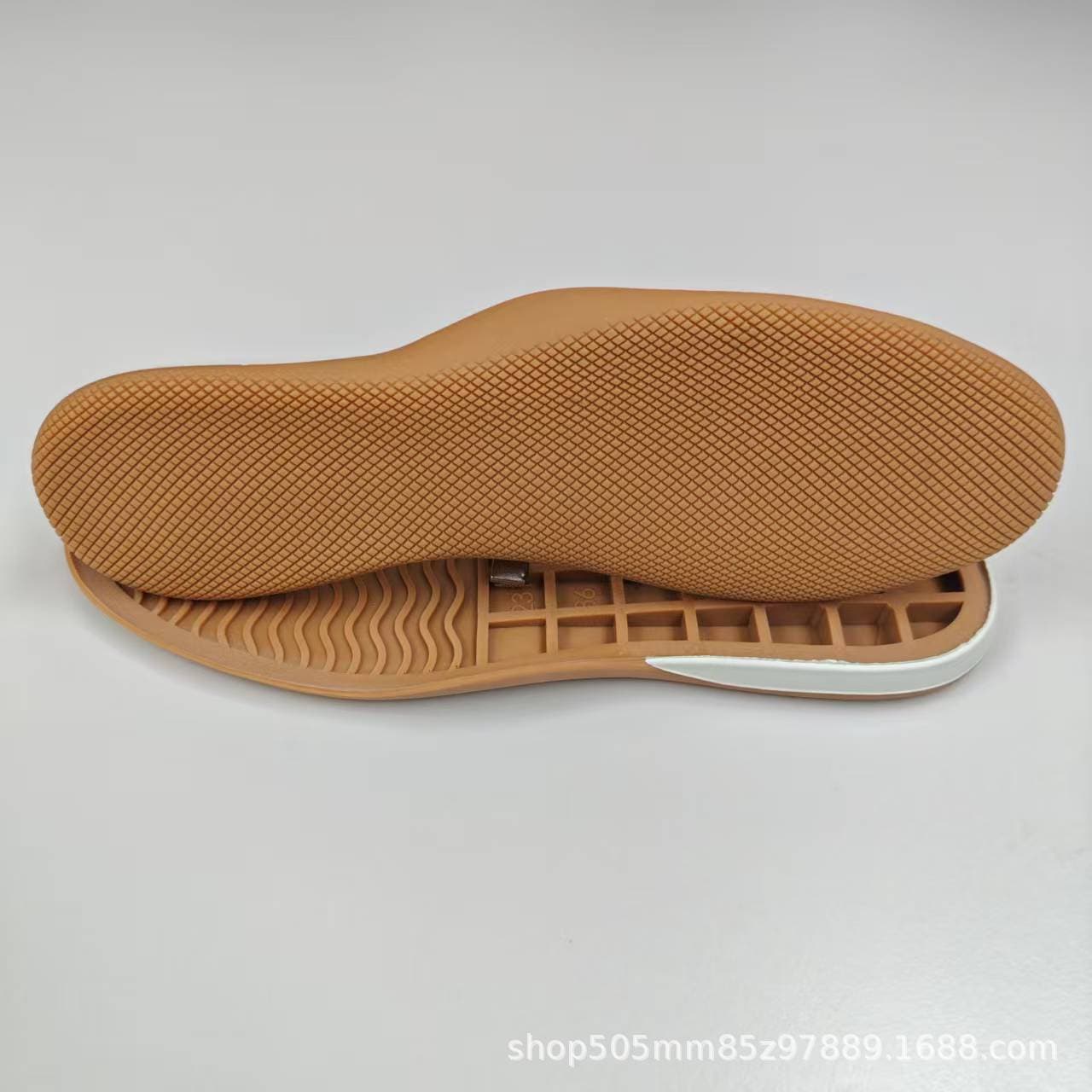 Factory wholesale spring and autumn style rubber sole shoes, flat, wear-resistant, non-slip, round toe rubber sole, two-tone rubber sole.