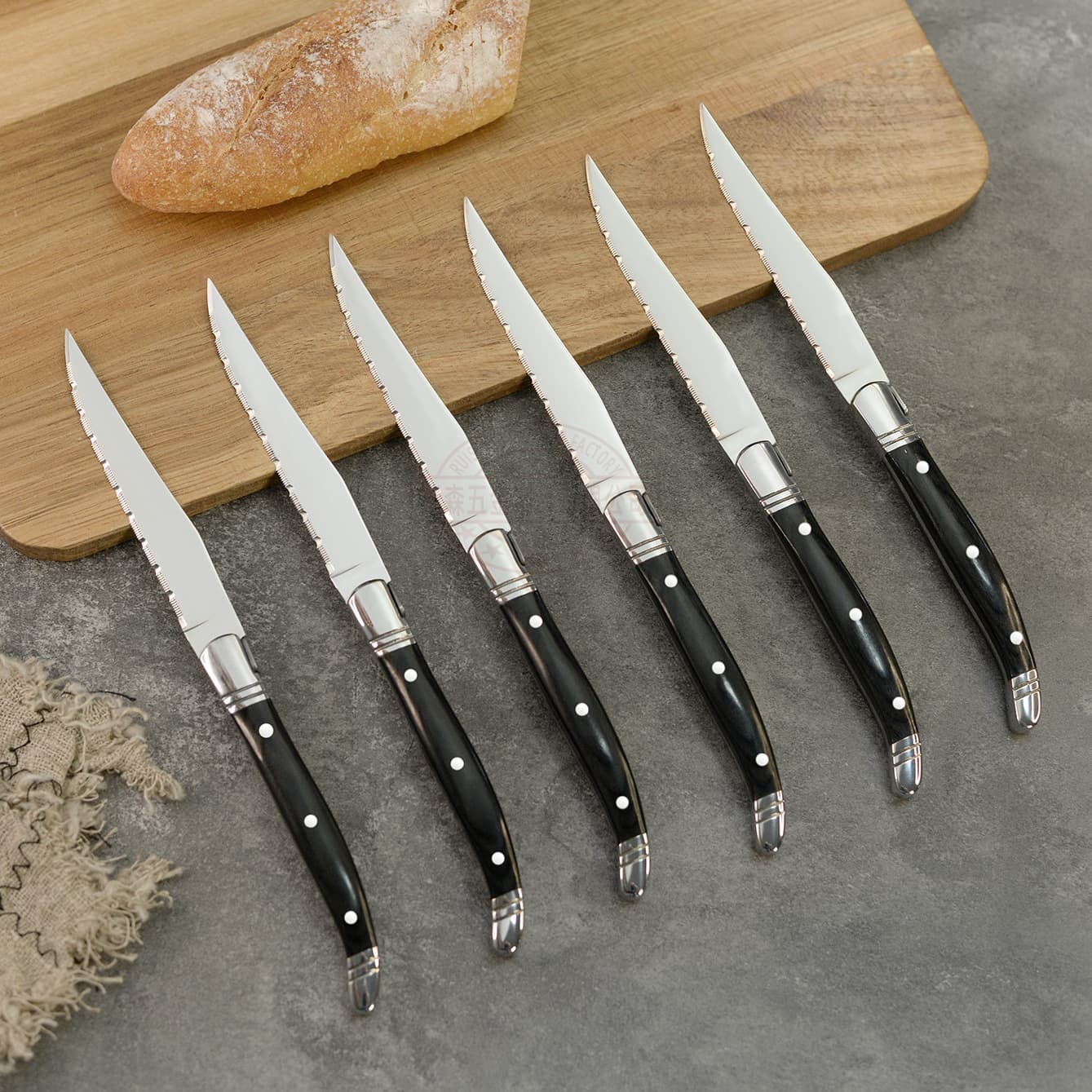 High-end rosewood-handled Western cutlery stainless steel wood-handled serrated steak knife for restaurant and home use