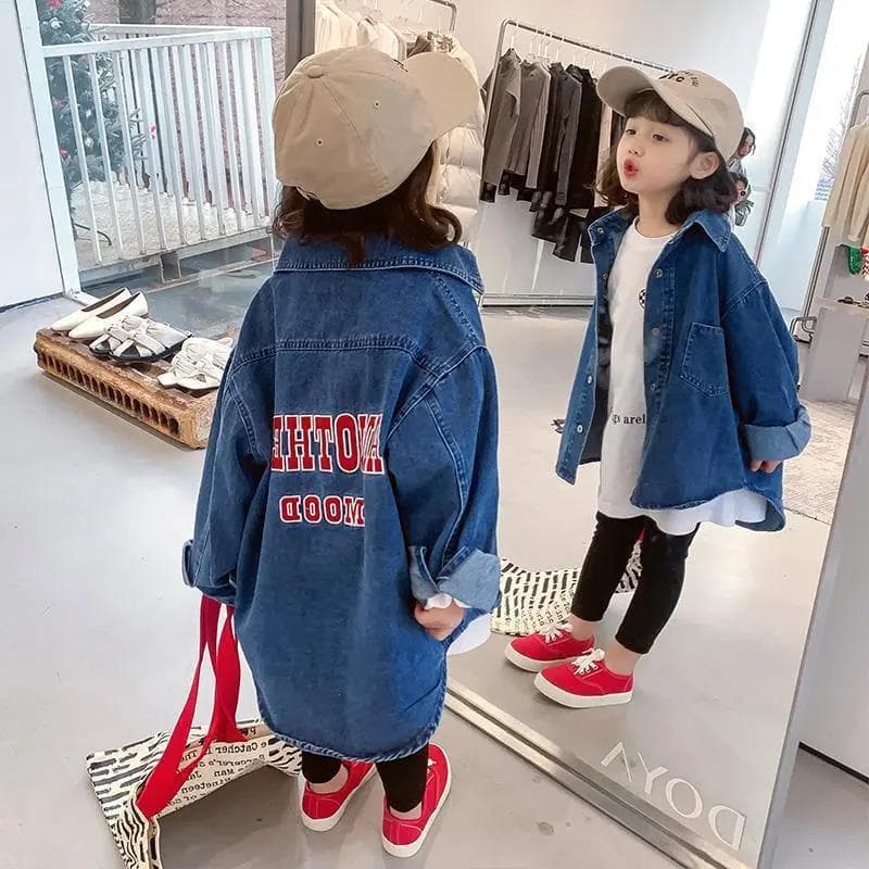 Girls' mid-length long-sleeved denim jacket with lettering, style, perfect for spring, autumn, and winter. New arrivals, available for export.