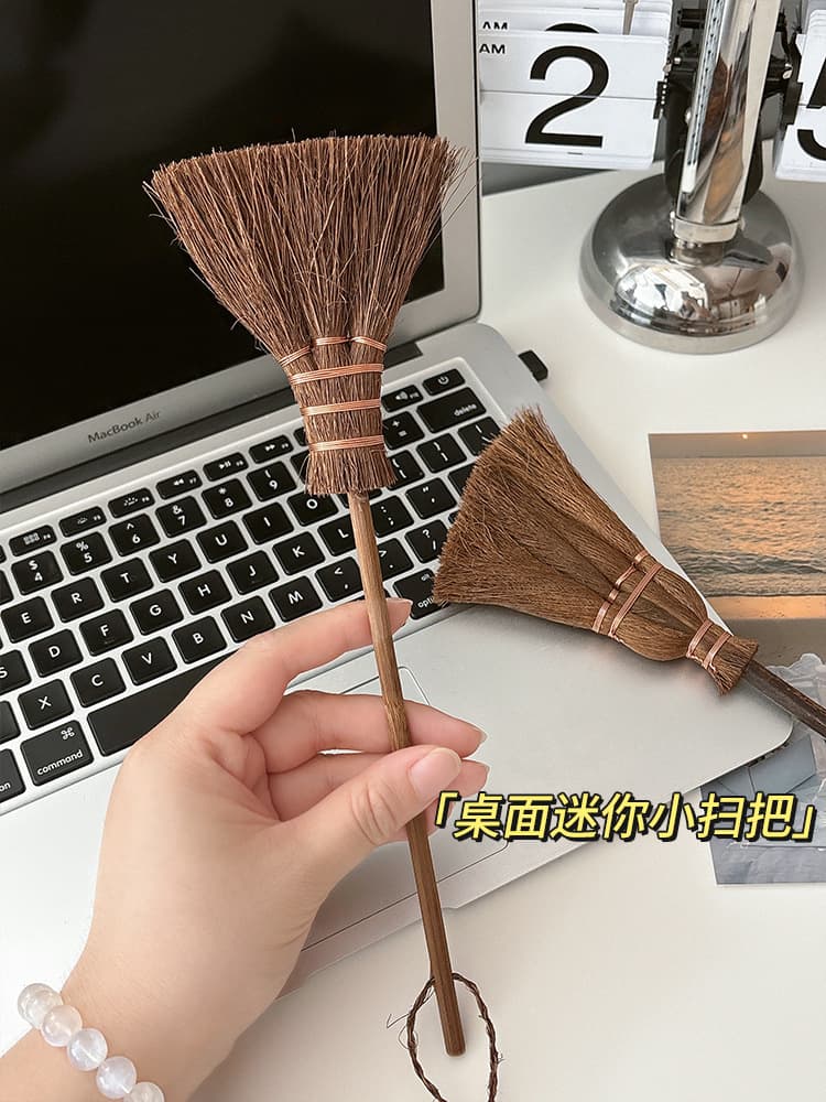 Desktop mini broom keyboard cleaning tool office desk essential small portable dust cleaning brush