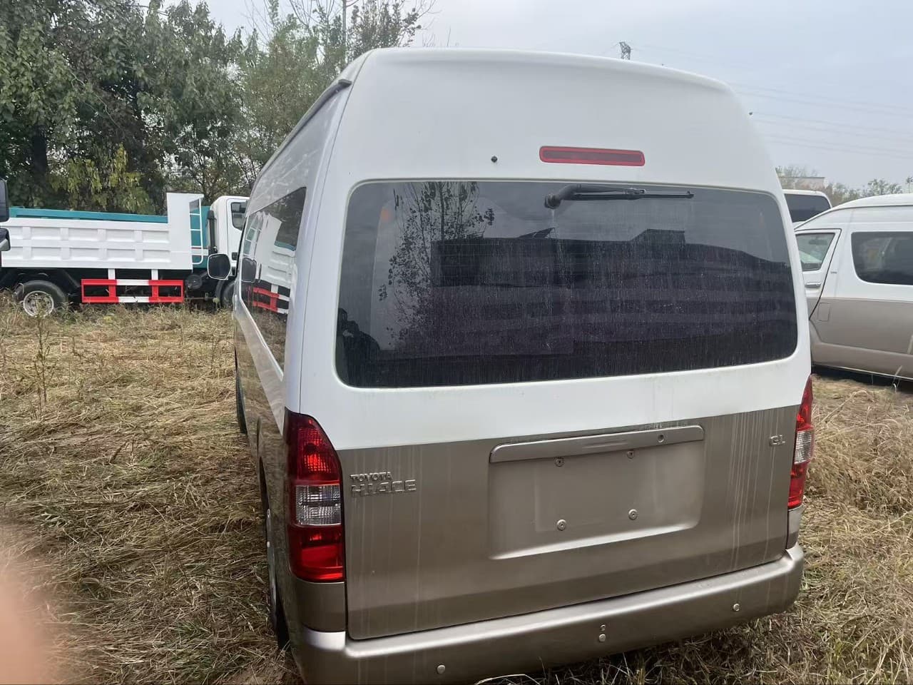 Export used refurbished Toyota Hiace 14-seater bus, shuttle, tourism, sightseeing special vehicle