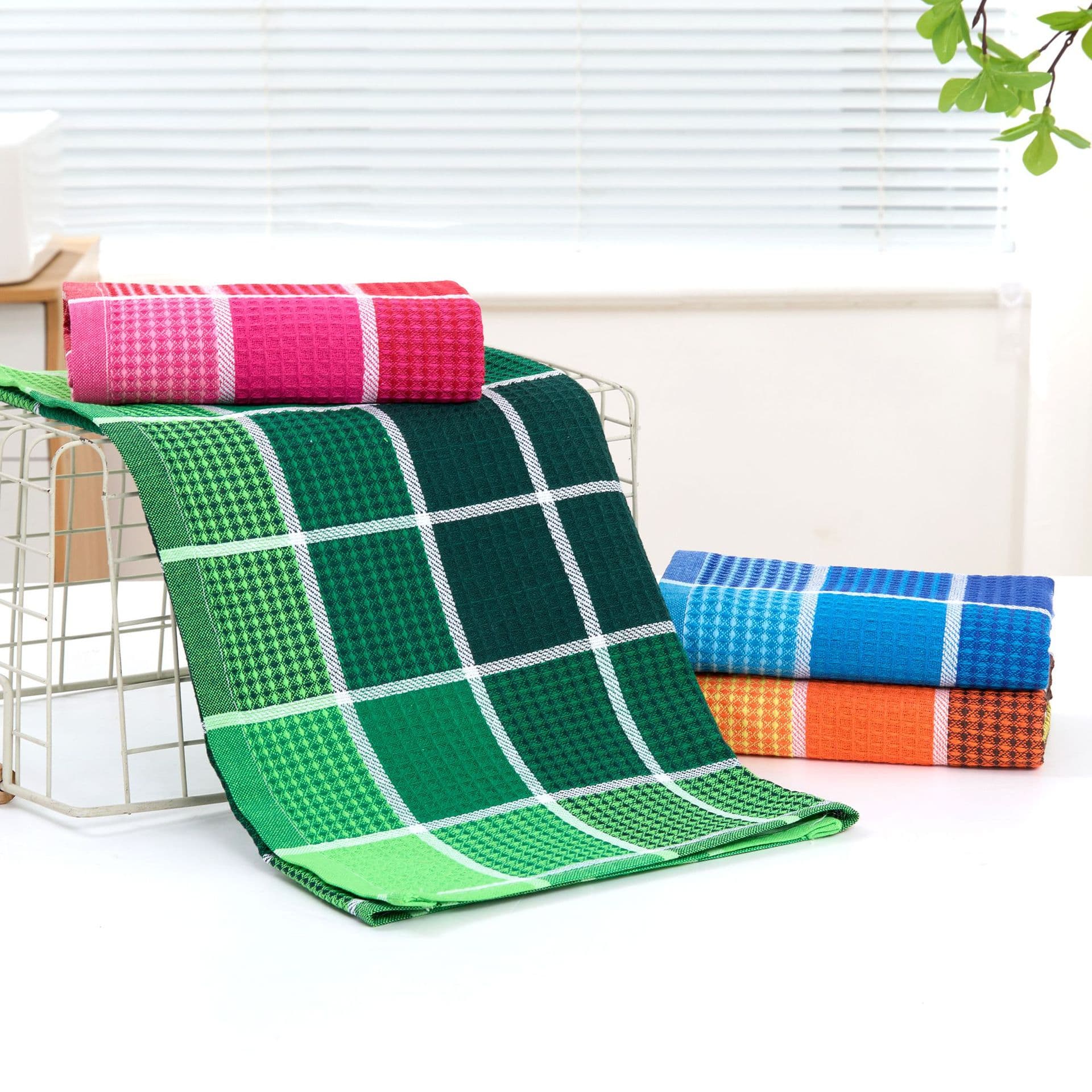 Cross-border labeling and marking services available. Hot-selling European and American classic yarn-dyed plaid tea towels and kitchen cloths.