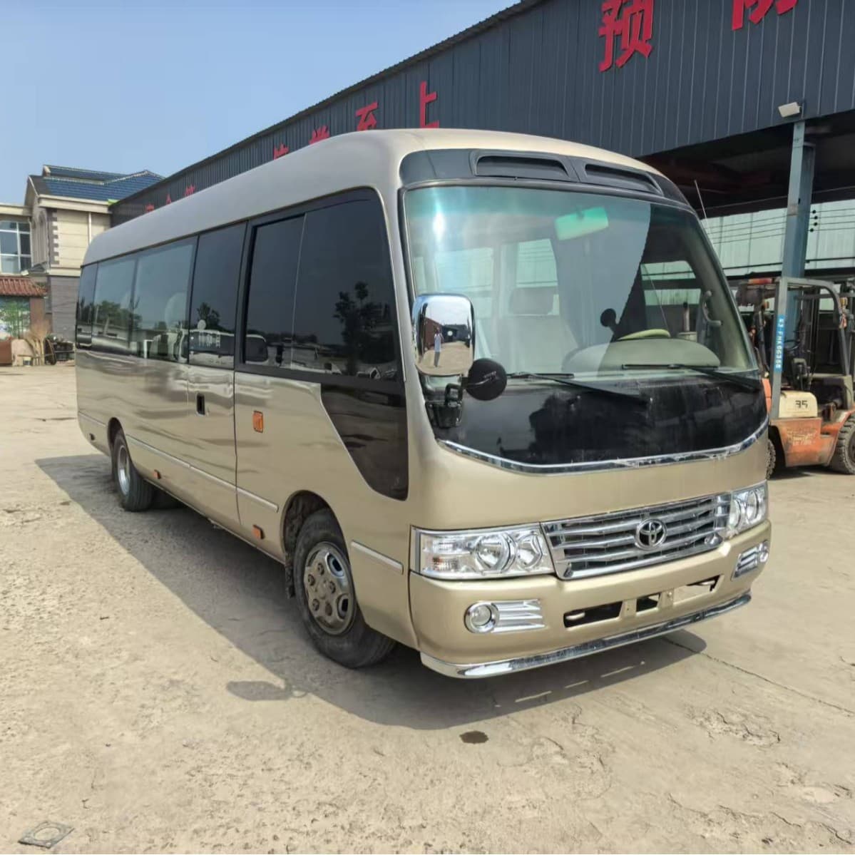 Professional export Toyota Coaster luxury minibus bus gasoline diesel emission minibus