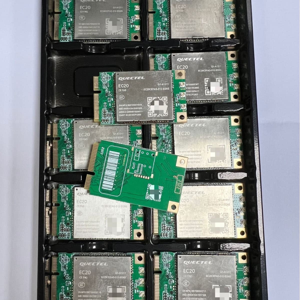 EC20CE-MINI wireless communication module with PCIe interface, supports 4G network connectivity, CAT4 model available.