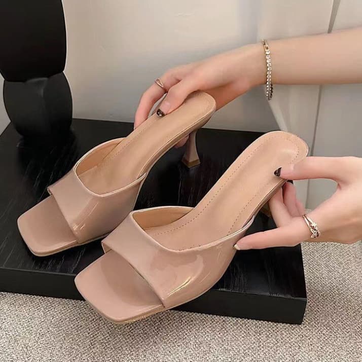 Women's High Heels 2026 Summer New Retro Square Toe Thin Heel Nude Sandals Niche Design Slippers for Outdoor Wear