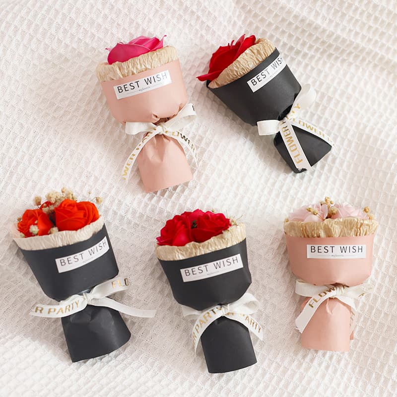 Mini car bouquets for girlfriends, hand-held gifts, dried baby's breath, holiday favors wholesale.