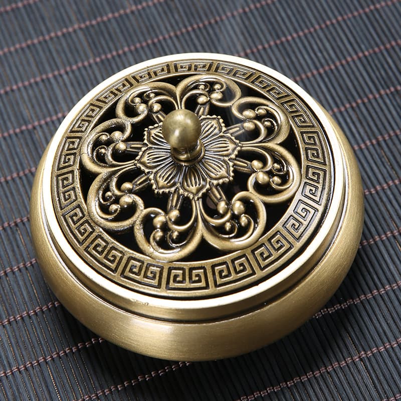 Manufacturer wholesale golden lotus flat bottom furnace brass incense burner household indoor Buddha line incense burner plate incense burner gift ornaments