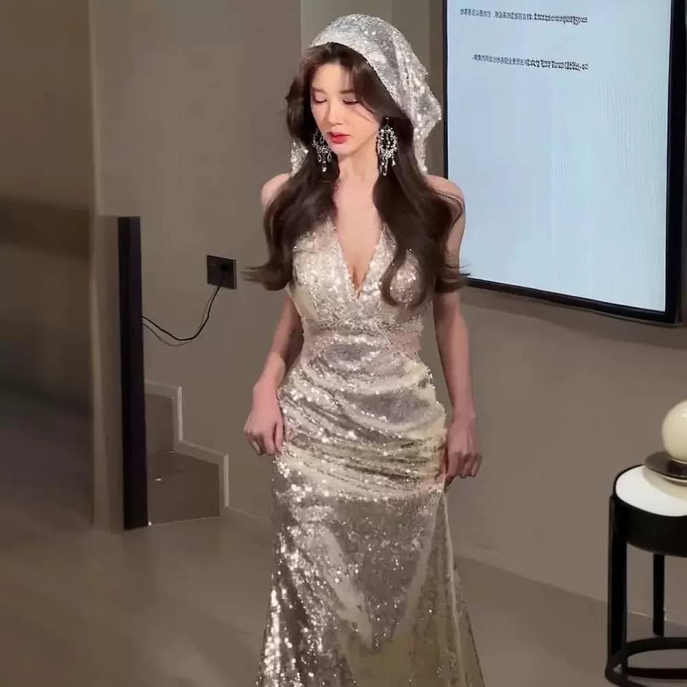 2026 New Luxury Morning Robe Dress Deep V Sleeveless Banquet Long Dress Bride Toast Dress Sequins Silver Evening Gown