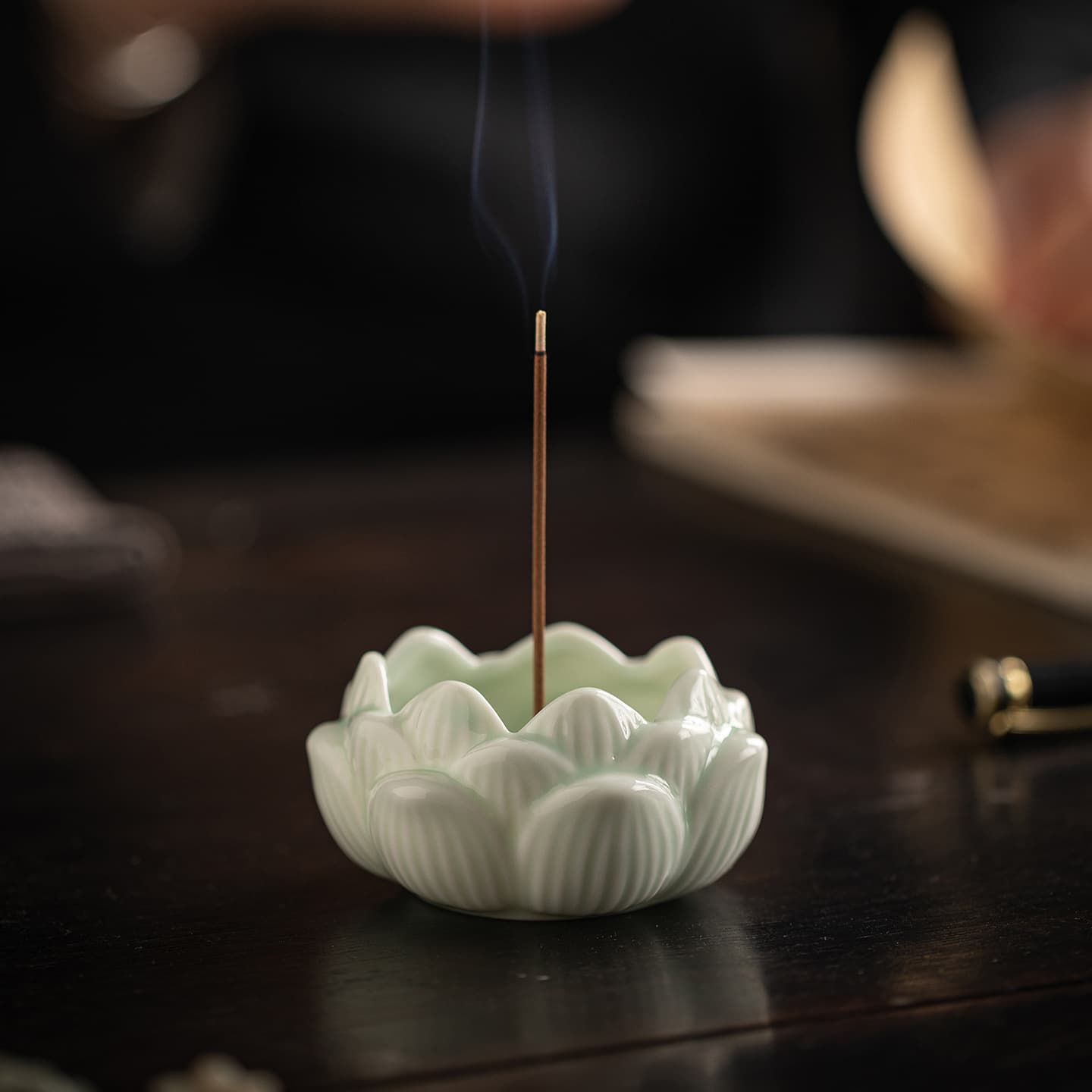 Ceramic lotus incense holder incense holder household indoor tea ceremony incense burner sandalwood incense incense burner incense decorative ornaments