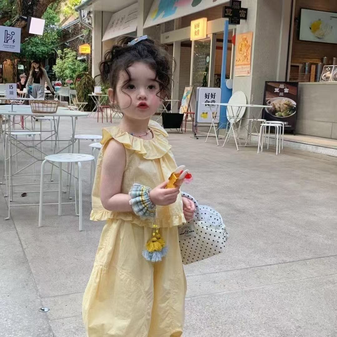 Korean version 2026 new children's clothing girls summer suit baby girl fashionable yellow sleeveless top children's bloomers