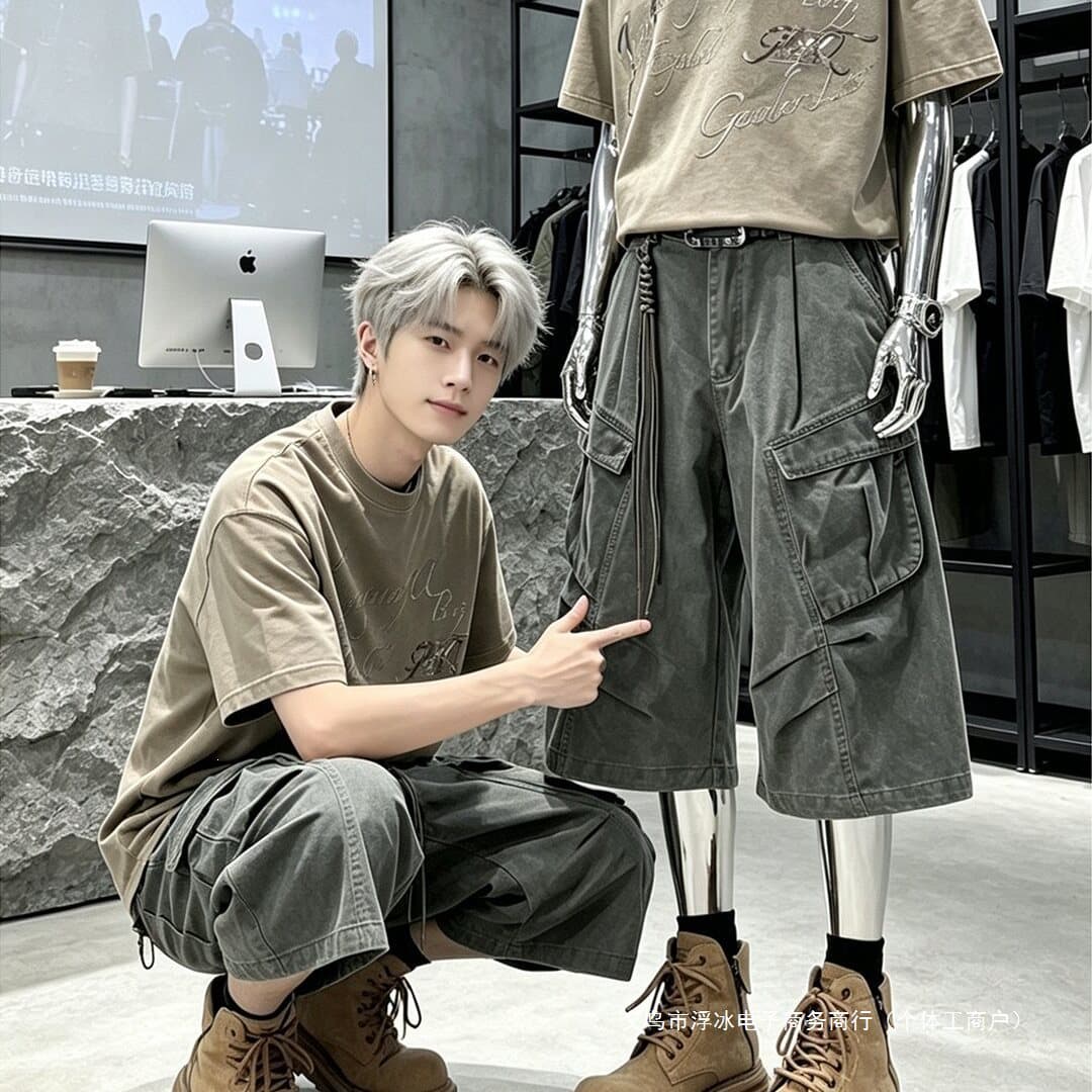 Military green pleated workwear cropped pants for men in summer large pocket paratrooper logging pants American casual wide leg shorts