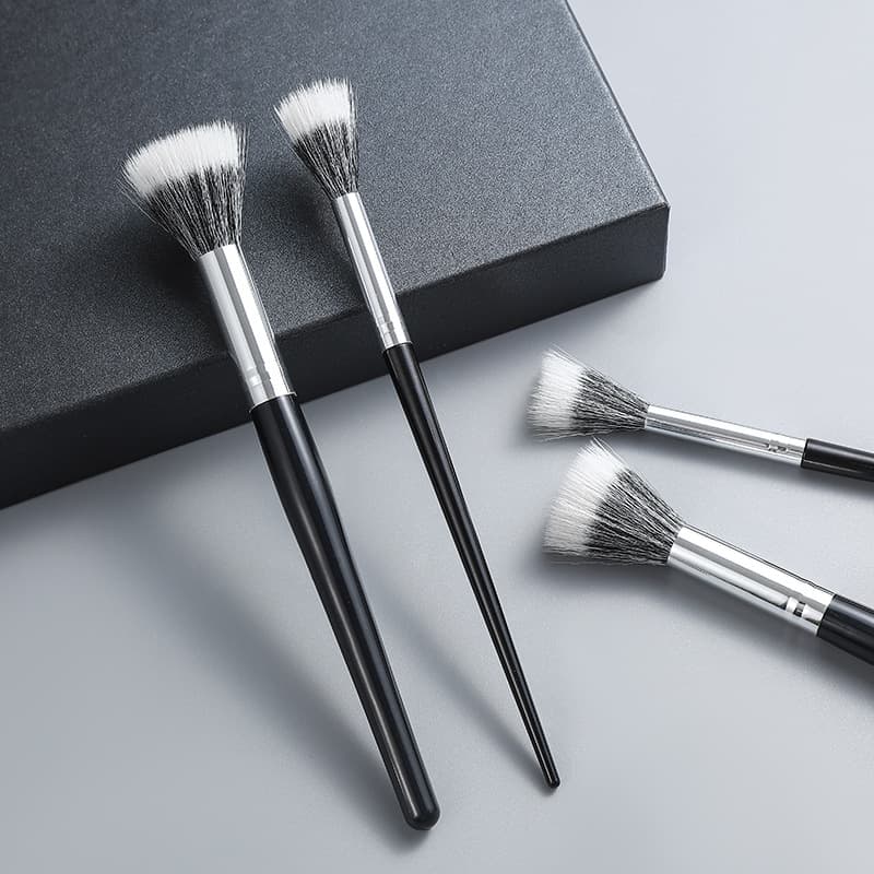 Small Size Double Layer Flat Head Quality Blush Makeup Brush Cosmetic Brush for Wholesale Artificial Fiber Handle Long Pole
