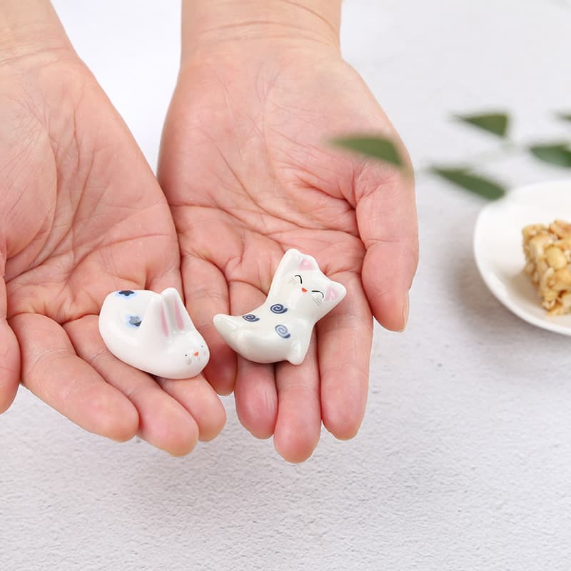 Japanese cartoon kitten ceramic chopstick holder Japanese food table setting cute little rabbit personalized chopstick holder chopstick pillow