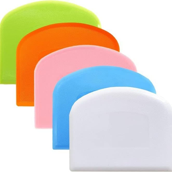 Multi-functional Scraper Kitchen Dough Cutter Food-grade PE Soft Scraper Baking Cake Cream Spatula Rice Noodle Scraper