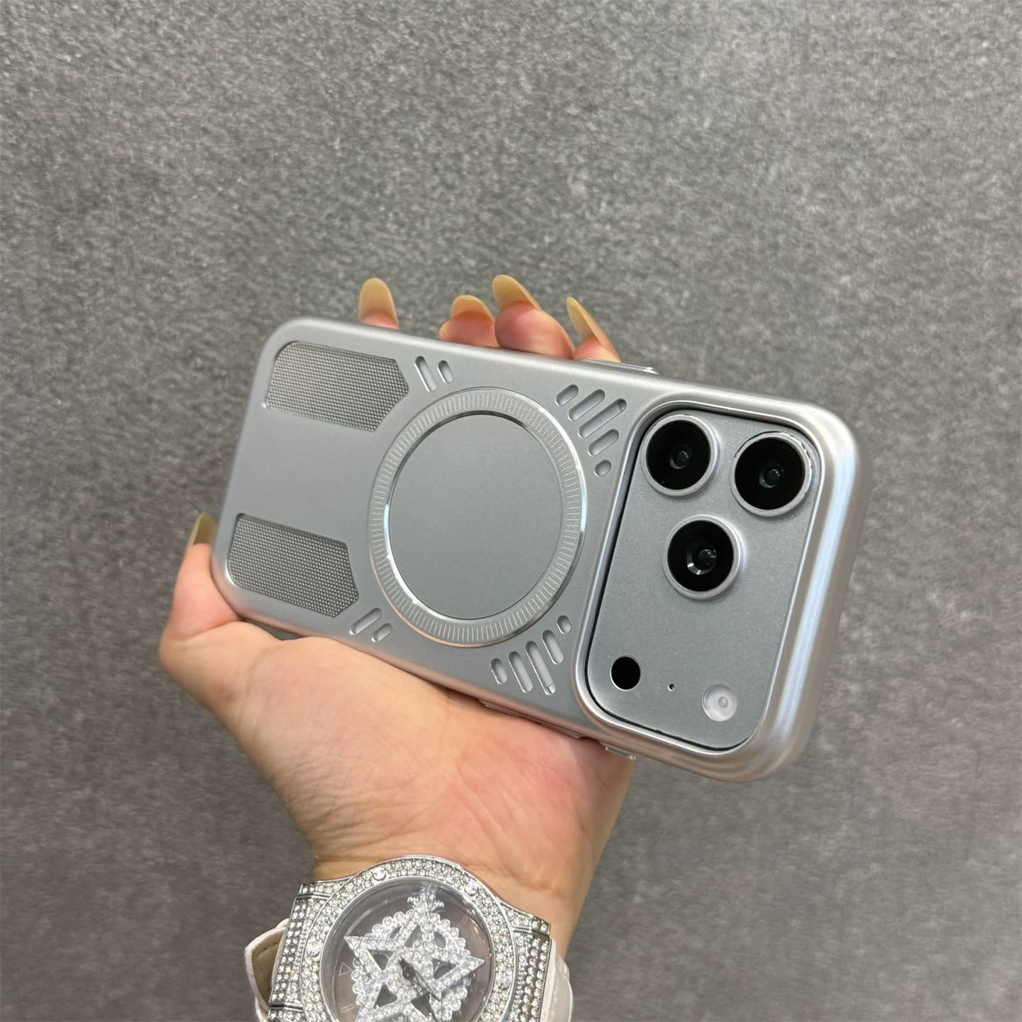 For iPhone 17 Pro Max Case Heat Dissipation Breathable Magnetic Mecha Style Premium iPhone 16 Protective Cover 15