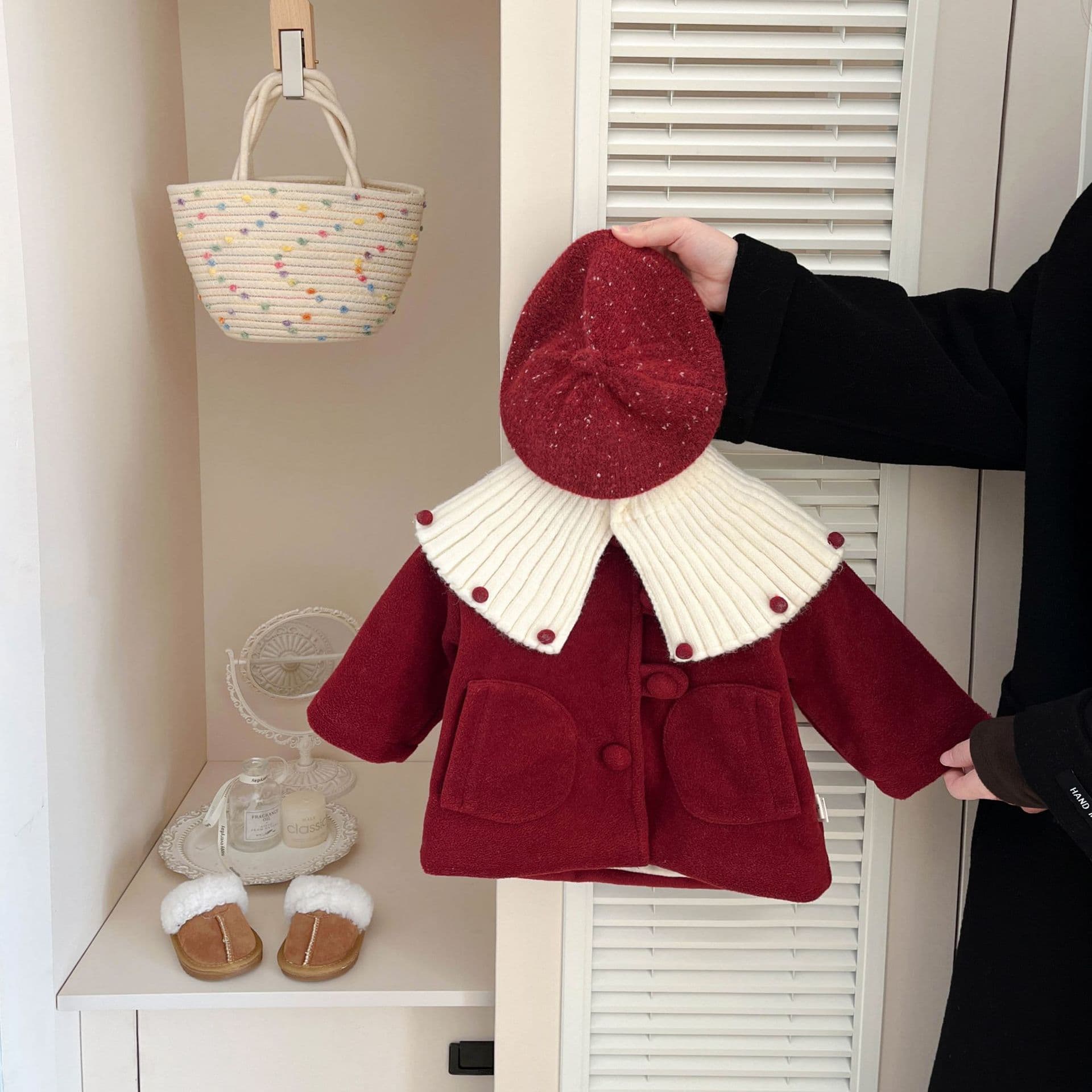 Girls' winter red woolen coat, fashionable little girl's doll collar, velvet, small fragrant style baby's festive New Year's wear