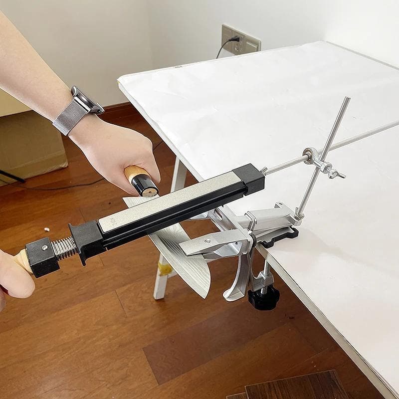Unlock a new sharpening experience with the XK knife sharpener's flexible adjustment mechanism, allowing precise angle control for effortless operation.