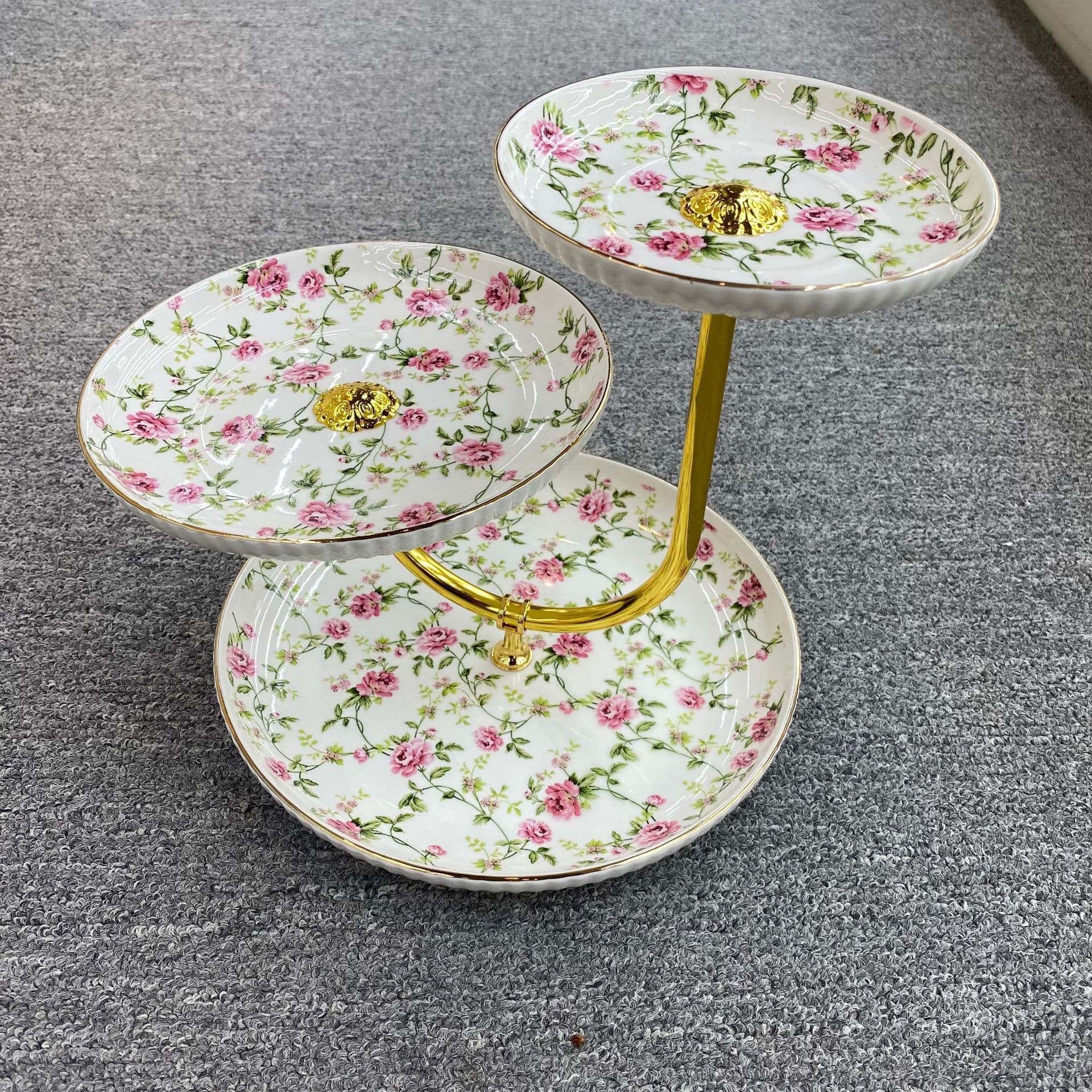 New floral retro ceramic three-layer afternoon tea snack skewers for home light luxury dressing table jewelry storage tray