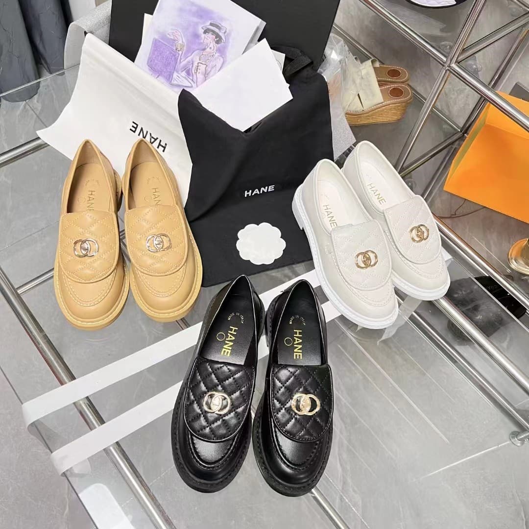 Diamond Quilted Flap Buckle Loafer 2026 Spring Low Heel Round Toe Casual Retro Leather Shoes Soft Sole Slip-On