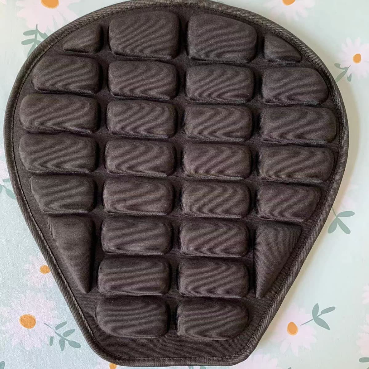 Factory direct sales: Amazon cross-border best-selling motorcycle seat cushion, 3D shock-absorbing car seat cushion accessory.
