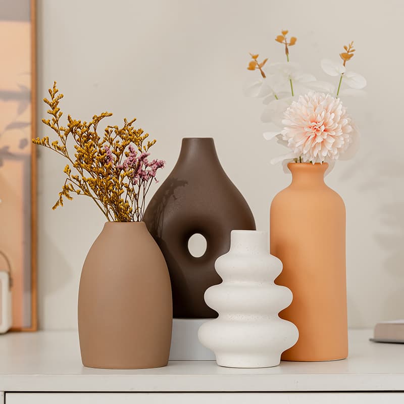 Creative Ceramic Vase, Premium Flower Vase for Tabletop Decoration, White Vase for Banquet and Minimalist Decor