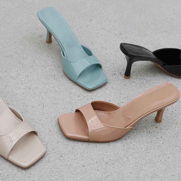 2025 Summer New British Style Square Toe Thin Heel Outdoor Plus Size Women's Slippers Patent Leather High Heel Sandals