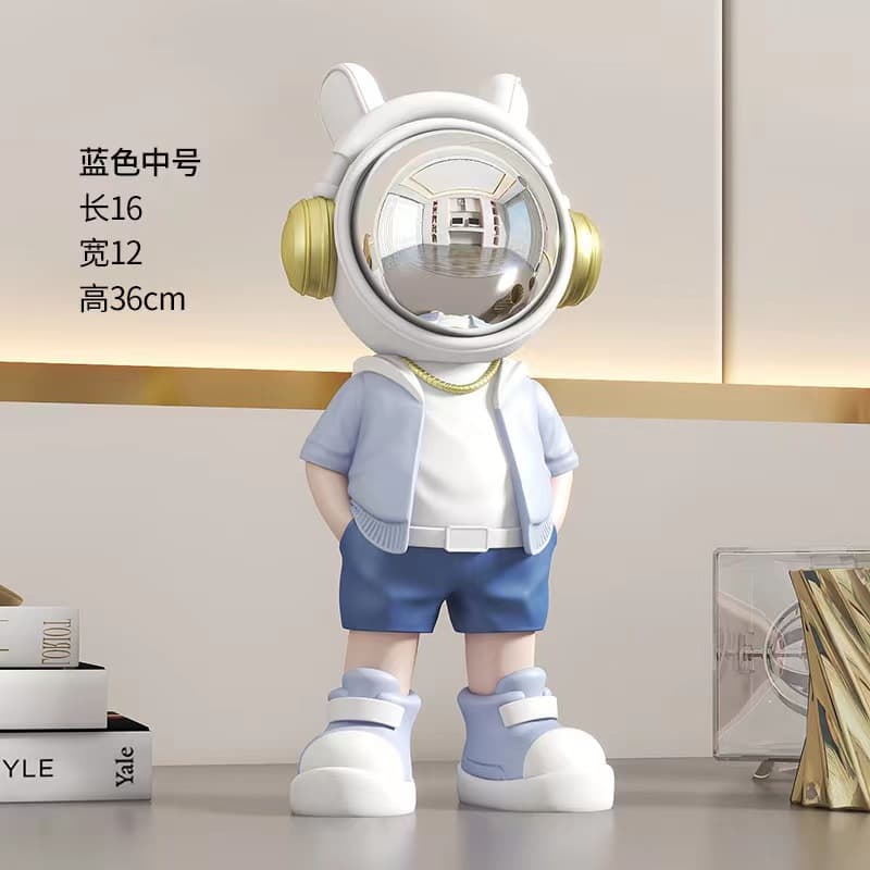 Luxurious Astronaut Figurine Creative Gift Living Room Bedroom TV Cabinet Bookshelf Home Decoration Resin Hand-Painted Cartoon Style