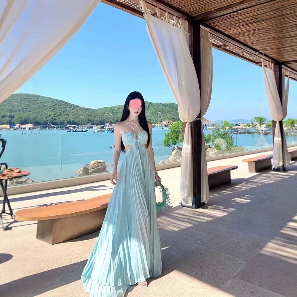 Yunnan Dali seaside light blue halterneck suspender dress feminine backless design pleated holiday long skirt