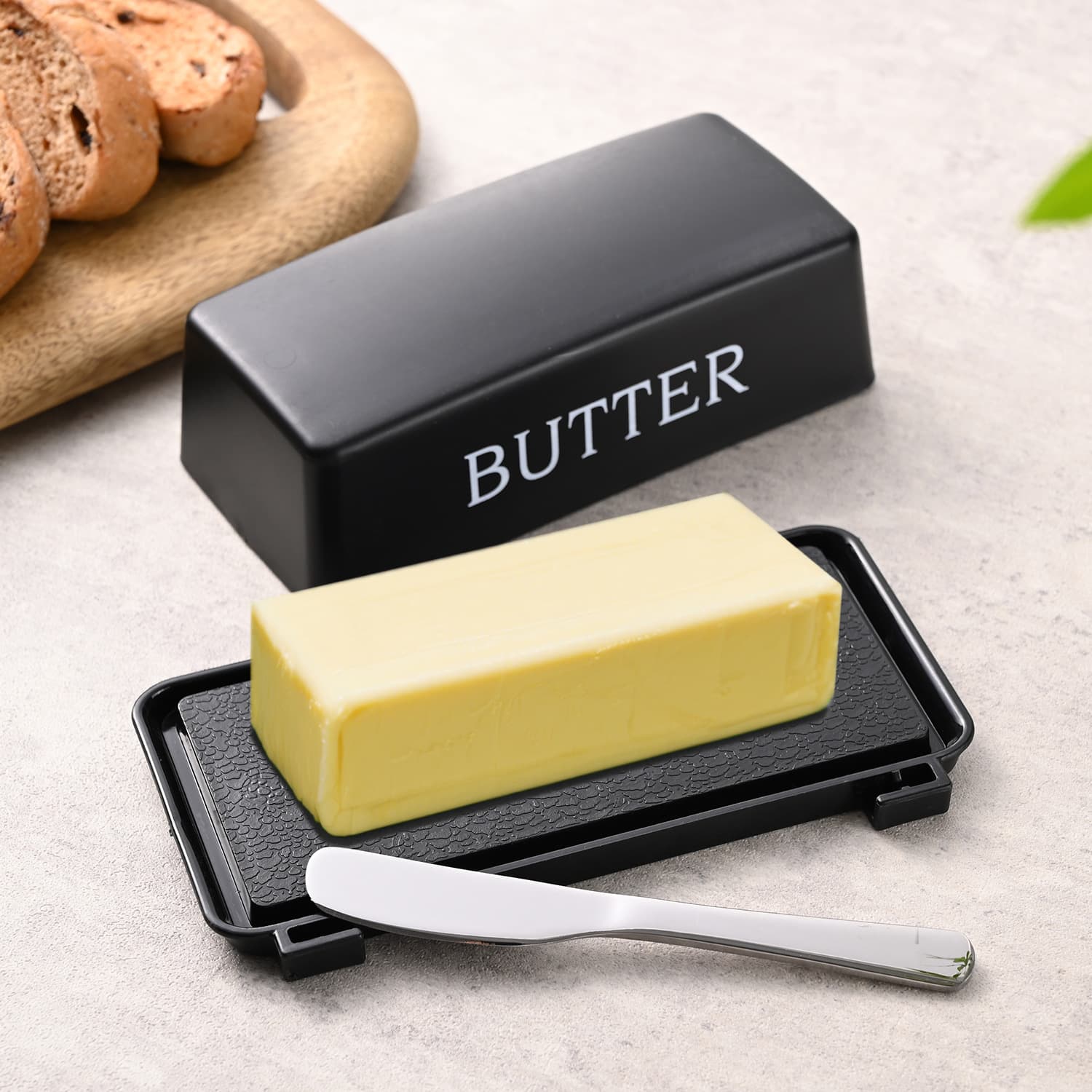 Cross-border e-commerce, plastic butter container with knife, household kitchen butter dish, food-grade PP refrigerator butter storage box.