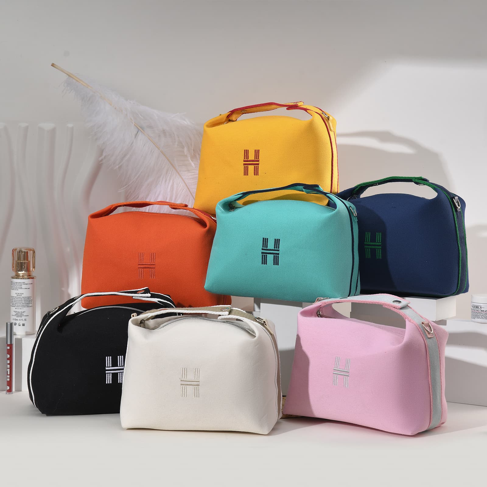 Korean style literary solid color one-shoulder canvas crossbody bag large capacity portable cosmetic bag leisure travel toiletry storage bag