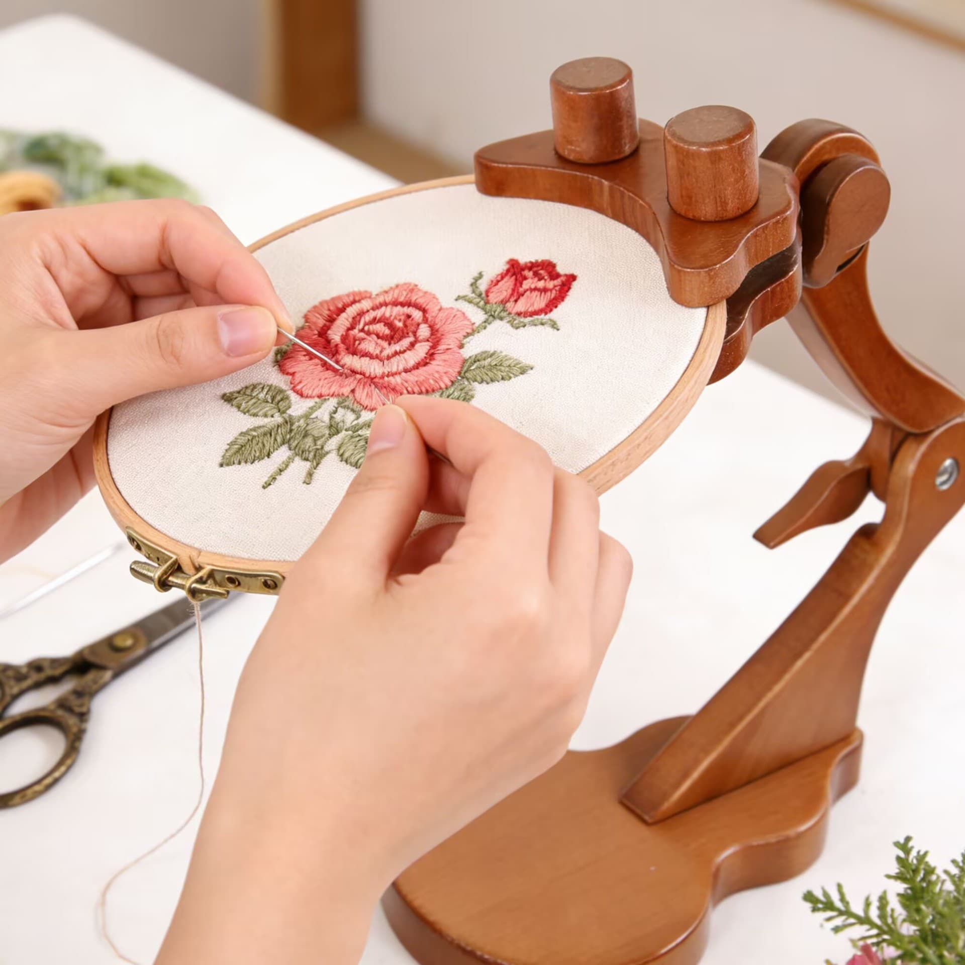Multifunctional household seat-type adjustable beech wood desktop embroidery stand cross-stitch embroidery stand universal violin style