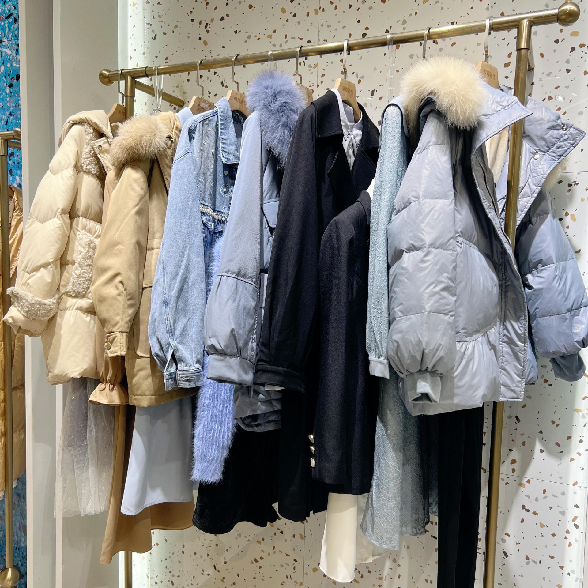 Qiushui Series Yiren Women's Clothing Brand Discount Wholesale, High-End Women's Clothing End-of-Line Stock Clearance, Mixed-Lot Supply