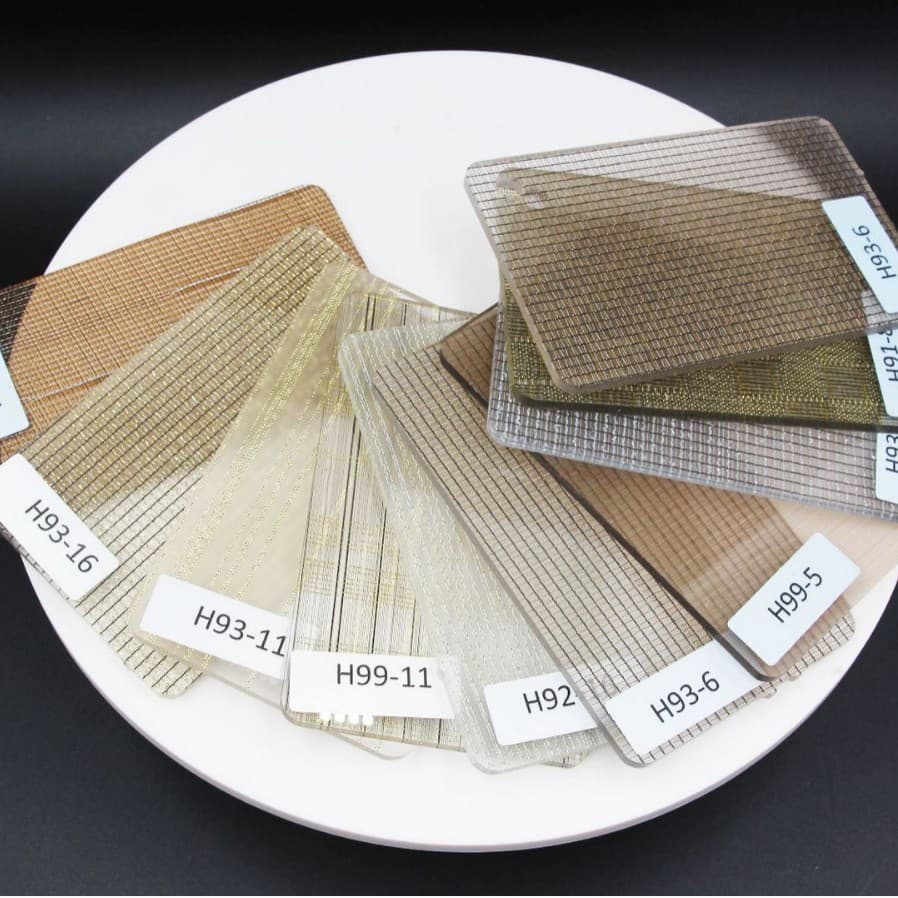 Wire mesh interlayer for bathroom interior partitions, single-sided frosted material, light-transmitting acrylic sheets.