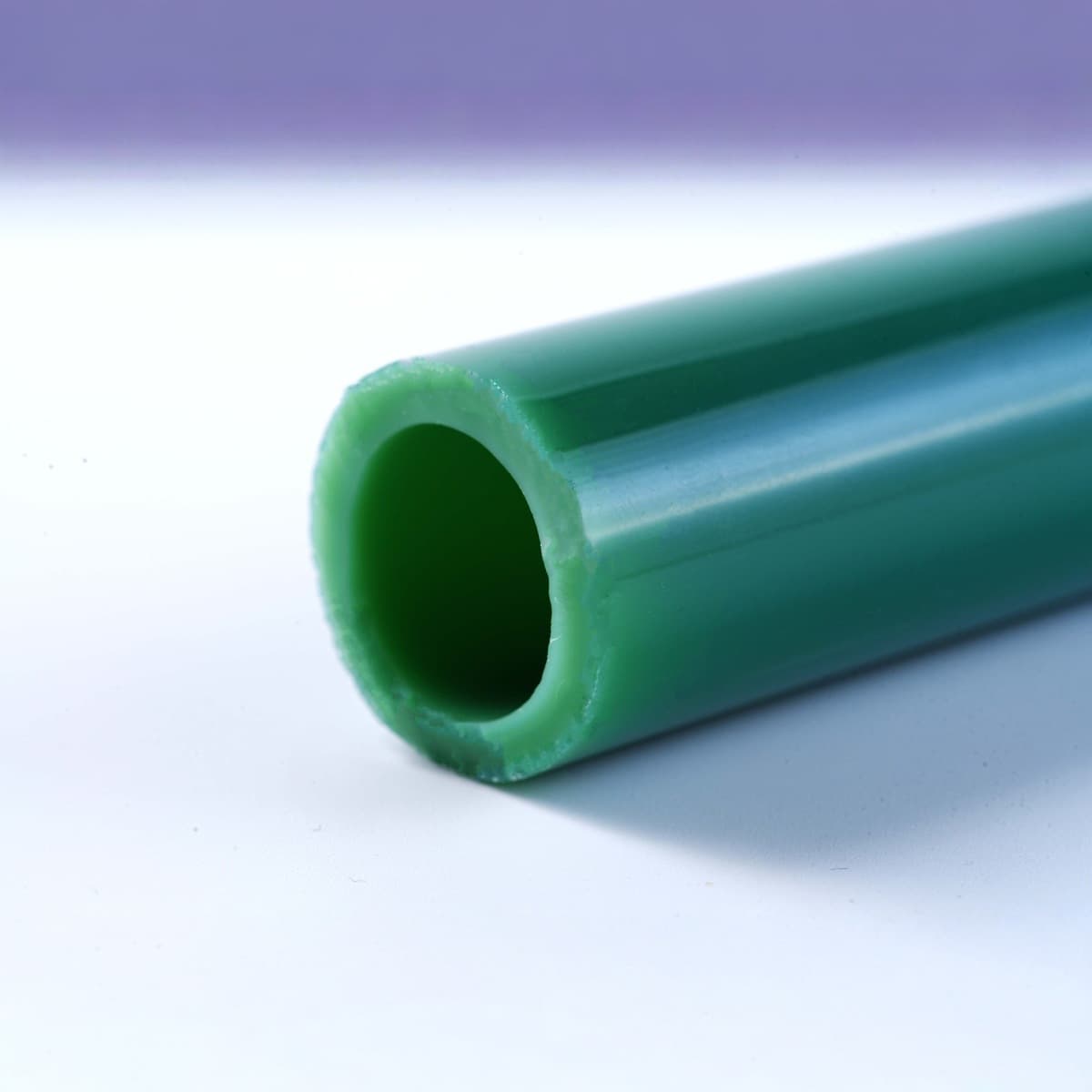 A Shandong manufacturer supplies large quantities of colored transparent borosilicate glass rods in 22 colors for architectural decoration.