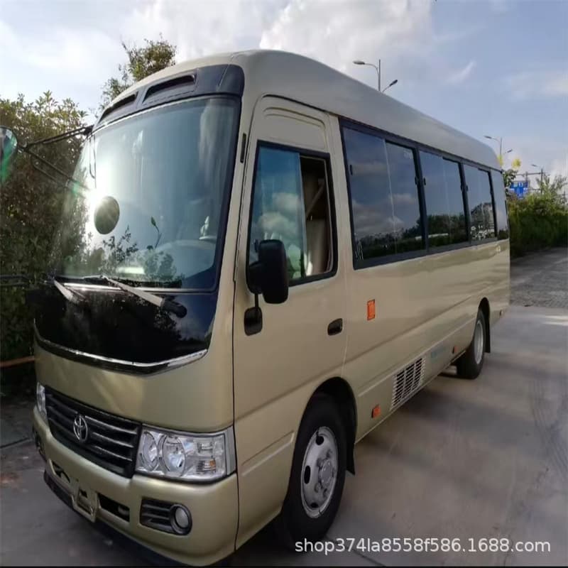 Supply North Korea Coaster Bus 23-Seater Medium Commuter Vehicle Business Bus Used 19-Seater Medium Bus