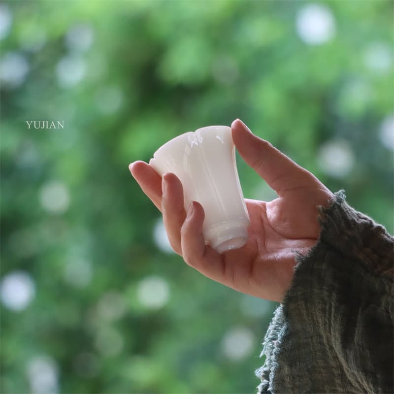 Dehua white porcelain petal master cup tasting tea cup aroma cup solid color single cup household minimalist Gongfu tea set tea cup