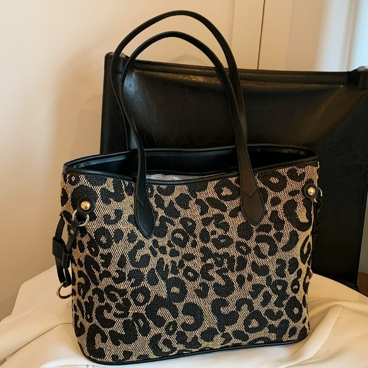 Leopard Print Large Tote Bag New Style, High Capacity Women's Retro Versatile Fall and Winter Bag, Commuter Women's Bag with Premium Feel