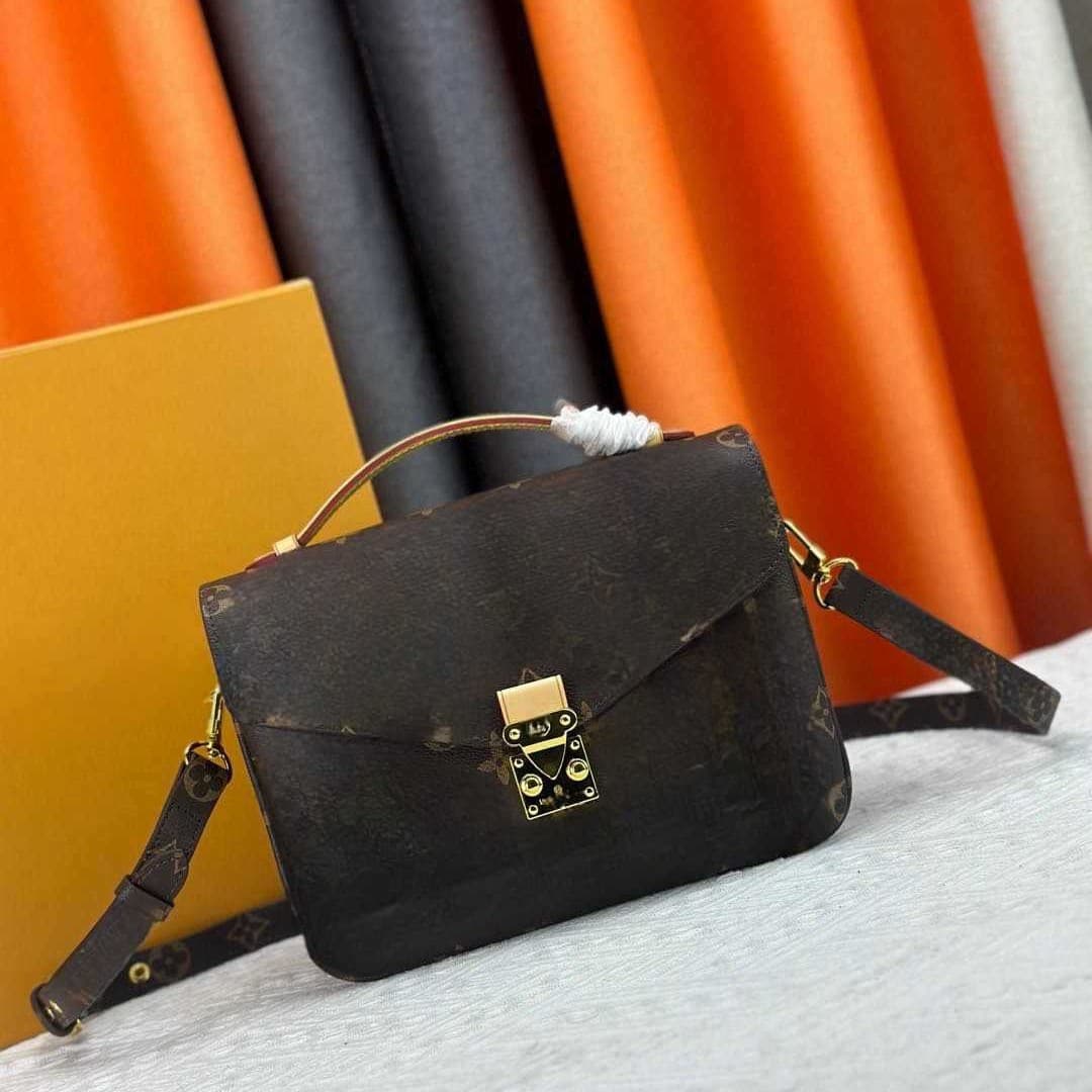 Cross-border European and American Fashion Trendy Messenger Bag Single Shoulder Crossbody Women's Bag Large Capacity Tote Bag Messenger Bag Saddle