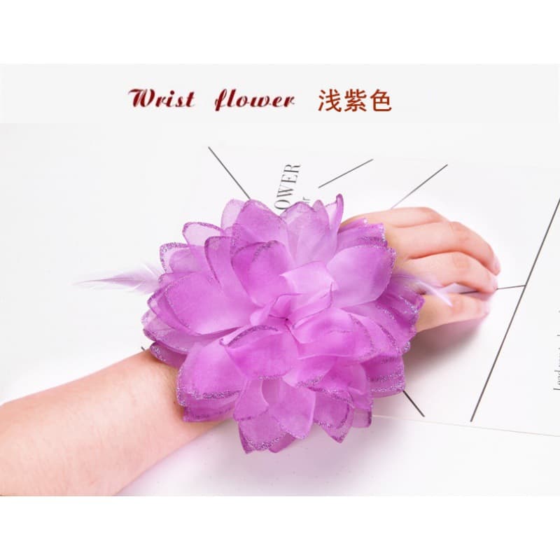 Kindergarten children's wrist flowers, bracelets, head flowers, corsages, and headdress props for dance performances and square dances.