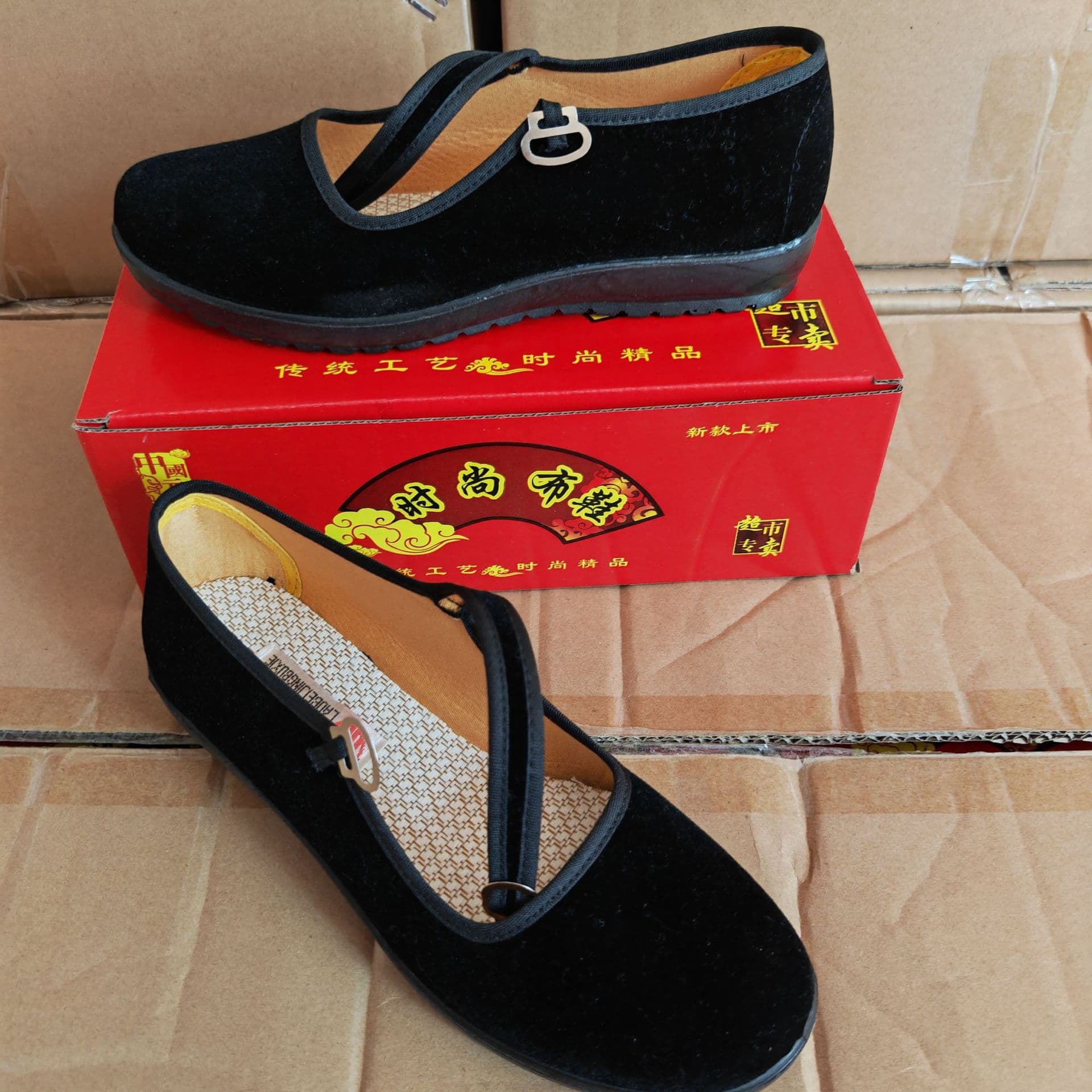 Spring/Autumn New Style Old Beijing Cloth Shoes Women's Shoes, Polyurethane Flat Sole Black Velvet Surface, First Generation Shoes, Mother Shoes, Ready Stock Wholesale