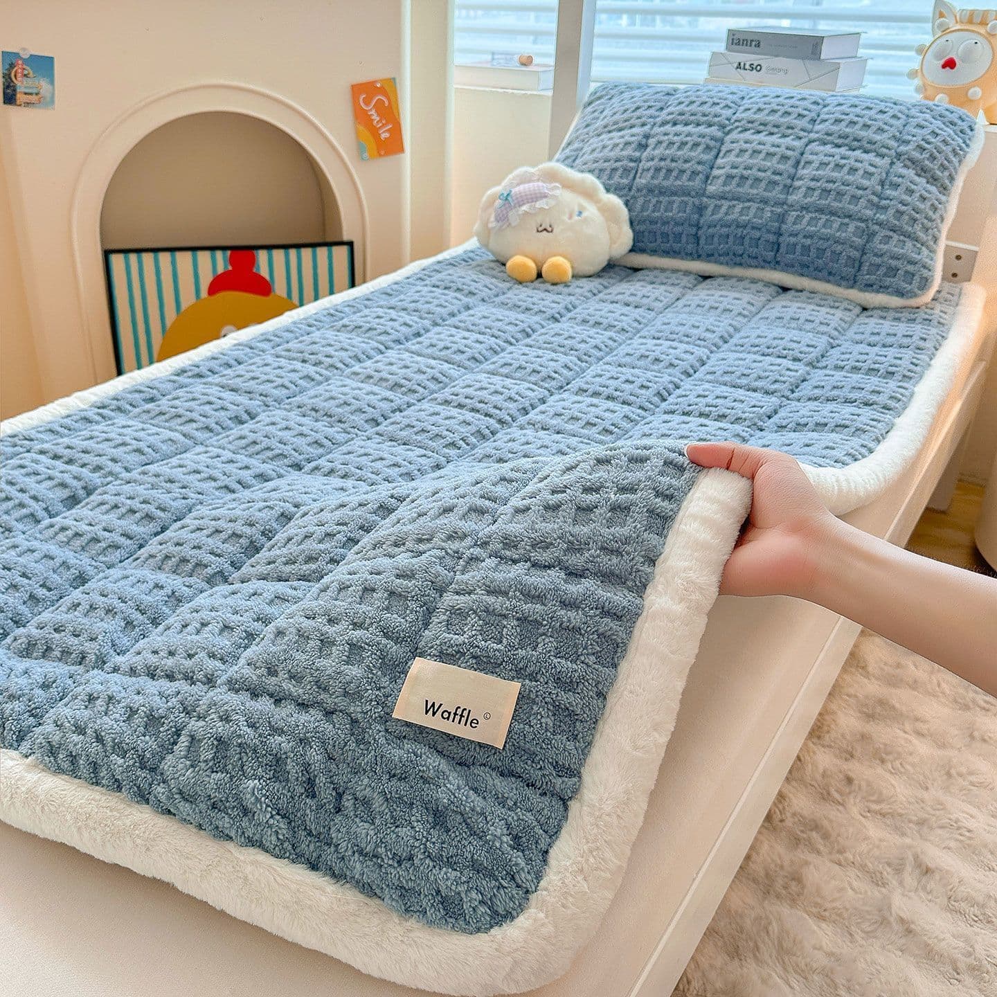 Thickened milk velvet bed cover single piece winter coral velvet bed single dormitory blanket plus velvet mattress padded quilt