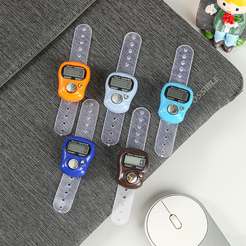 Manual Button Finger Ring Counter Electronic Digital Display Small Ring Handheld Counting Device Personal Gift for Various Occasions