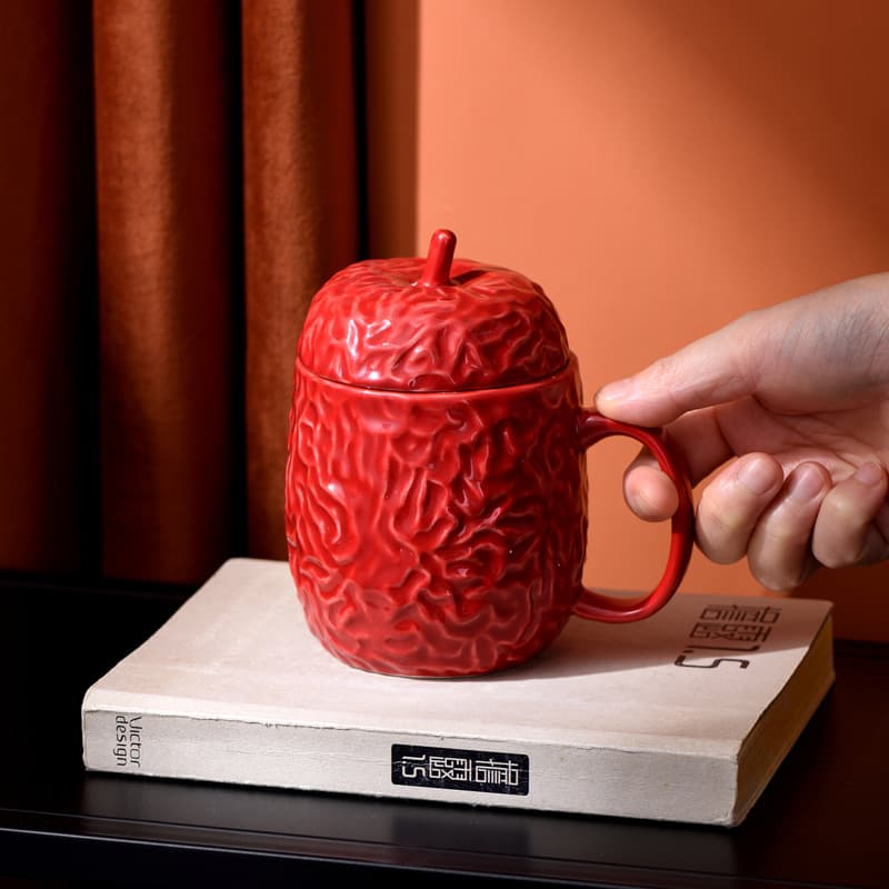 Chinese Trendy Ceramic Office Tea Mug with Lid Creative Red Date Ceramic Mug with Lid Customizable Bottom Logo