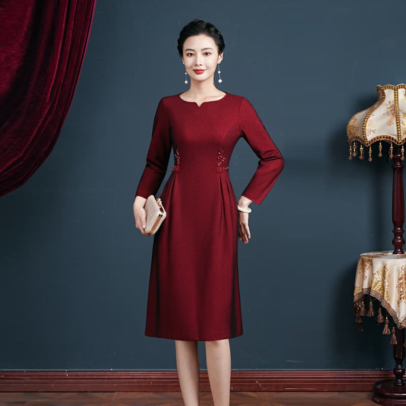 2025 Autumn New Style Mother's Dress, Waist Pleating and Beading in Wine Red, Mother-in-Law Wedding Banquet Dress, Drop Shipping Available