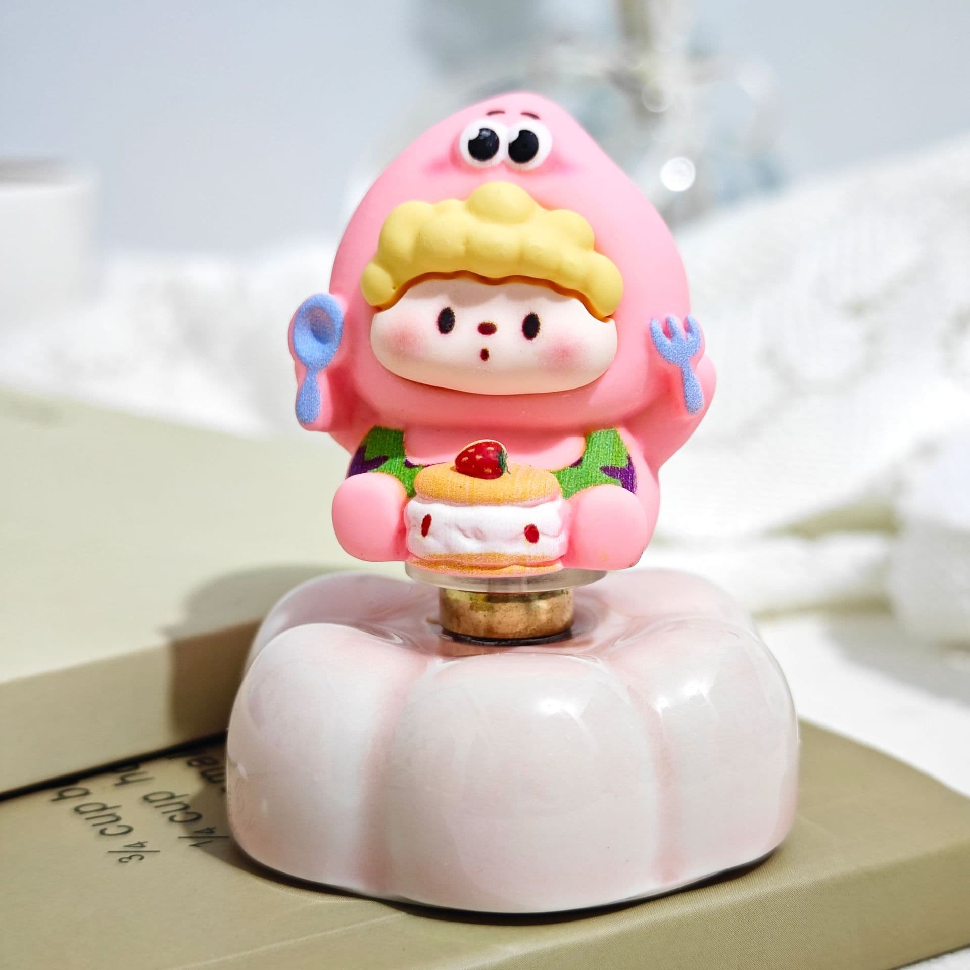 Jingdezhen Ocean Baby's tilted head, cub, and twirling little ornaments are cute and adorable for cute girls. New ceramic base as a gift.