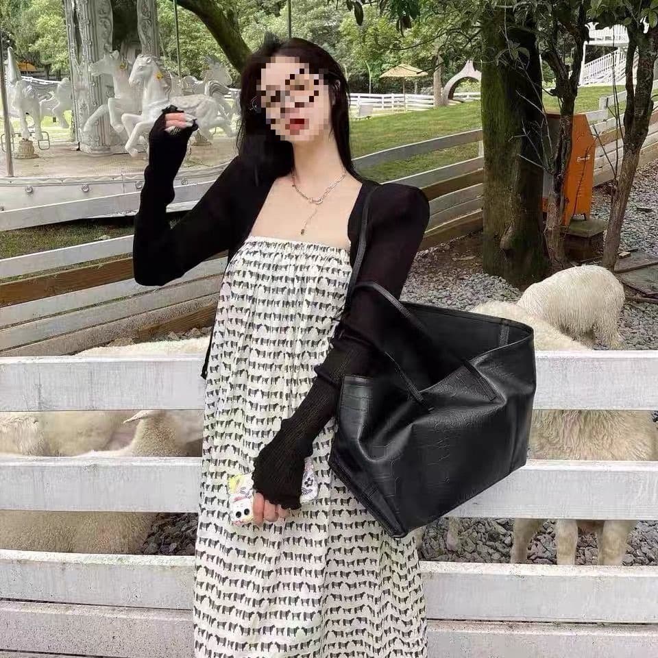 French-style maternity dress, fashionable summer style, super elegant cardigan and suspender dress two-piece set for women's autumn wear.