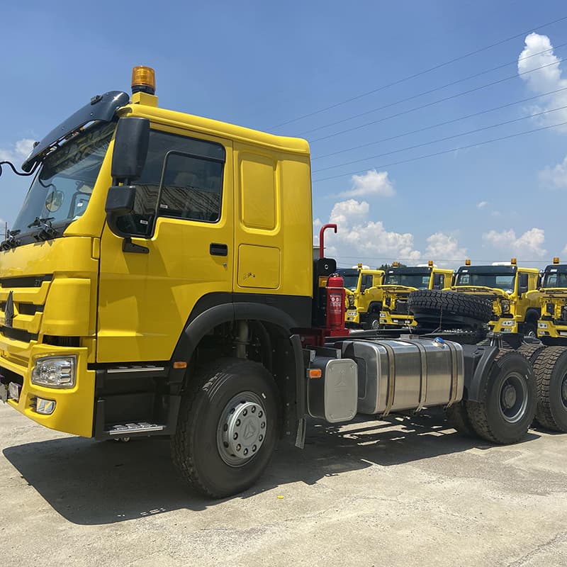 Sinotruk Howo rear 8-wheel tractor head for sale, dual-drive heavy truck, 371HP tractor trailer head