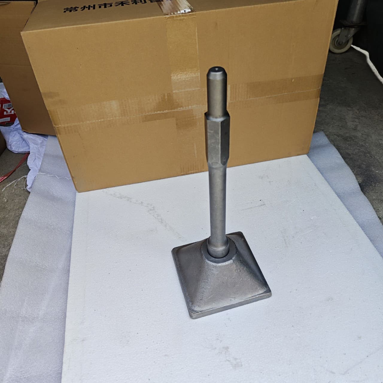 Integrated thickened rammed earth hammer, earth wall compaction, yard asphalt compaction and tamping board for tree lifting, electromechanical pickaxe and oil pickaxe