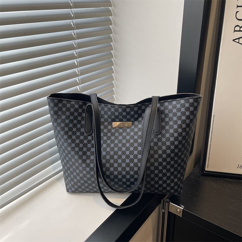 Large capacity tote bag 2026 summer new niche women's bag shoulder bag retro handbag armpit bag for women