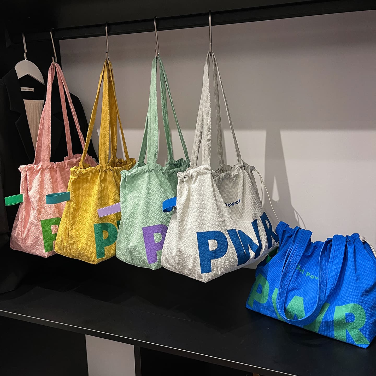 Large-capacity bag women's shoulder bag drawstring design tote bag casual nylon bag vacation travel versatile bag